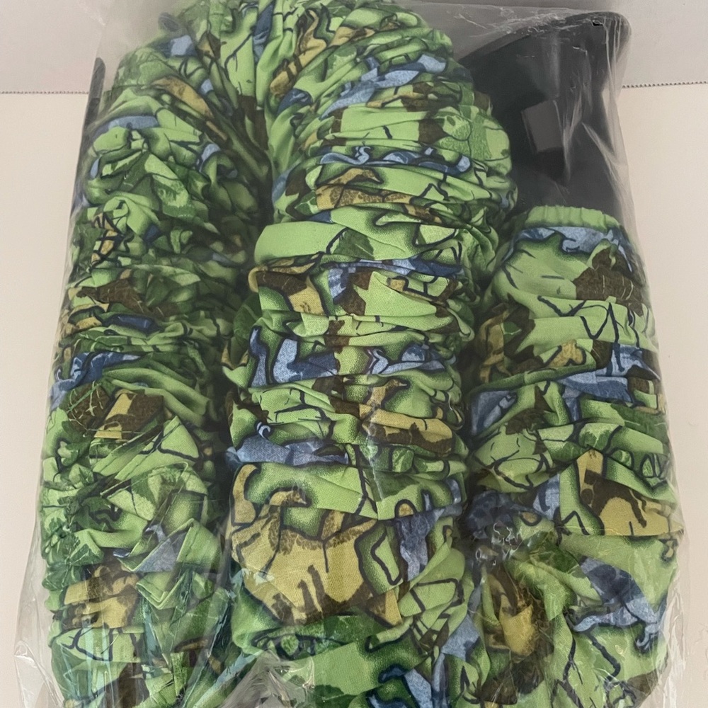 Noggle Backseat Air Vent Extension, 8 foot.  Dinosaur print.  New in Package.